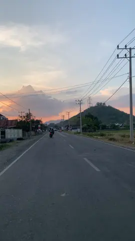 senja senjanya sidrap #bugiswajo #sidrap #sidrap_bugis #bugissidrap #sulawesi #fyp #bugispride #sulawesiselatan #tiktoksulawesi #bugistiktok #bugissulawesi #lagubugisviral #lagubugis #lagubugisviral 