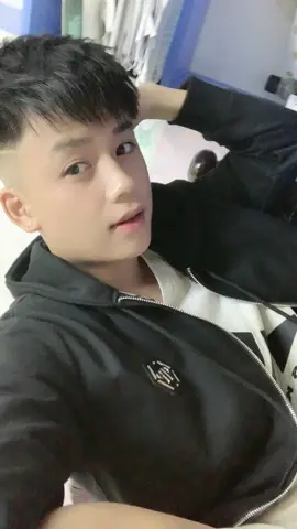 lần đầu a thấyy …