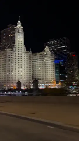 #chicago #illinois #city #buildings #night #lights #beautiful #foryoupage #foryou #fyp #fypシ #viralvideos 