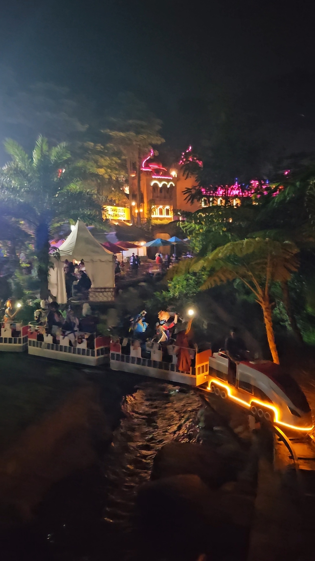 Yuk ajak kerabatmu naik Kereta Sungai terbaru! #bandung  #wisatabandung #lembang #kereta #aesthetic 