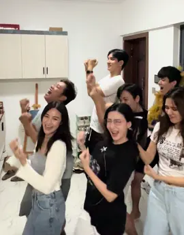 #apt #တစ်ယောက်တစ်မျိုး😅 #လျှောက်က #အခွီ #fypviralシ #alinyaung #Nwedarlihtun #may #friends 