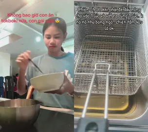 #duet cùng @Mina1211 chiên tteokbokki phải cho vào cùng 1 lúc và vớt ra cùng 1 lúc.. cái cho trước cái cho sau.. cái cho trước lại chín trước nó nổ cái cho sau lại chưa chín #khoinghiep #nguyenhainam 