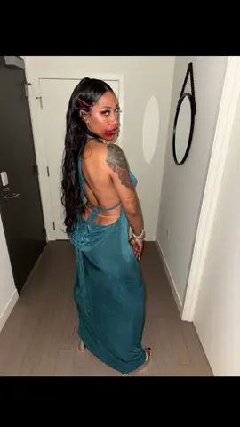 She eats everytime 😈 .. Tag me ladies if you use the idea, Im following the best ones!  #halloween2024 #costumeideas #halloweenlook #halloweencostume #propknife⚠️ 