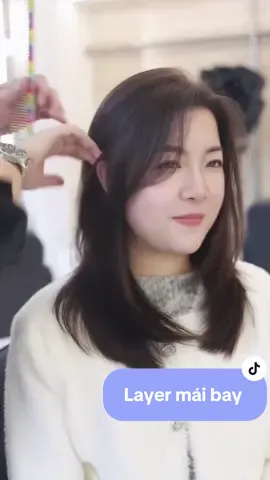 Gương mặt vuông to thì để ngay kiểu tóc này chị em ơi! #minhrhairquan7 #xuhuong #duỗihơinước #duỗiphonghoinuoc #máibay #salonquan7 #salontocquan7 #duỗitựnhiên #layeredhaircut #layerlỡ 