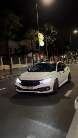 Thế là anh bỏ lỡ chuyến xe em rồi #HondaCivic #Civic #CivicRS #Civicgen10