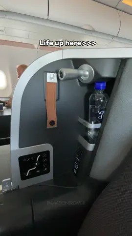 My second time in a real Business Class seat!😍✨ ———————————— Together with @shaye 