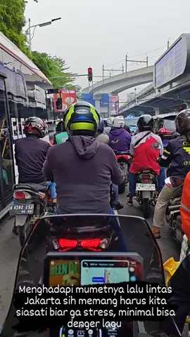 Biar ga stress naik motor di Jakarta.. Untung pasang Alien Rider di motor. Bisa pasang maps dan pilih lagu sesuai mood hati.. Cek deh di TikTok Shop 2Wheelies.. Ini Dashcam paling kece.. #2wheelies #alienrider #dashcam#tpmsmotor #tpms