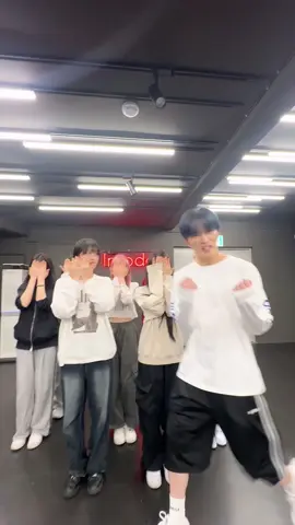 MoOd….👶🏻🐈‍⬛  #WaveWay #웨이브웨이 #SAYMYNAME #세이마이네임 #SMN #김재중 #재중 #KIMJAEJOONG  #JAEJOONG #ジェジュン #金在中@kimjaejoong 