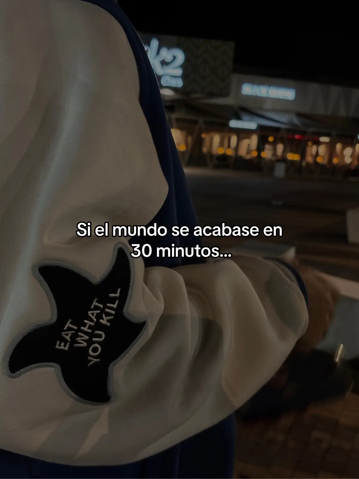 #world #🖤 #paz #v #vida | A quien irias corriendo a ver si se acabase el mundo