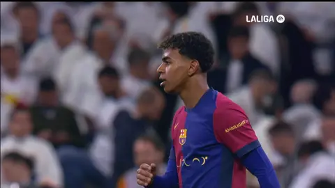 Real Madrid 0-4 Barcelona. It was a total wipeout. Real Madrid hosted Barcelona in the La Liga Matchday 11.  In the first half, Mbappe's goal was disallowed for offside, and Yamal missed the goal. In the second half, Casado assisted and Lewandowski broke the deadlock. Balde crossed and Lewandowski headed in another goal. Rafinha passes and Yamal fires a right-footed shot into the dead corner. Before the final game, Rafinia shot to seal the victory.  At the end of the game, Barcelona beat Real Madrid 4-0. #LaLiga  #LaLigaOnStarTimes #RealMadrid #Barcelona #SportsOnTikTok