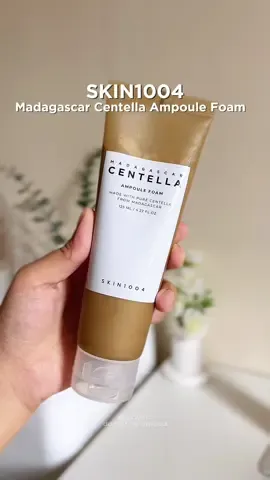 Sometimes our skin needs a gentle facial wash that is not stripping, with high ph balance and will not disrupt your skin barrier 🫧🤎 This Madagascar Centella Ampoule Foam is a great cleanser for oily or combination skin ✨ Sample size also available if you wannt try it tap the yellow basket ❣️ #skin1004 #madagascarcentellaampoulefoam #koreanskincare #gentlefacialwash #facialwash #foamcleanser #ecomobi 