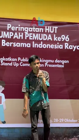 Penampilan Juara 2 Stand Up Comedy atas nama Vios Richard Daka dari kelas X DKV A dalam rangka memperingati Hari Sumpah Pemuda yang ke 96 di SMK Negeri 1 Ngabang yang diselenggarakan oleh Komunitas Guru Bahasa Indonesia yaitu Landak Berliterasi (Lanberli)  . 28 Oktober 2024