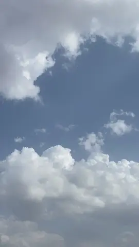 عسى السحاب اللي ترازم رعوده  يسقي دياراً كاثريـن التراحـيب 👌🏻 .. 