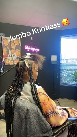 Braiding with me 😍 #WheneverWherever #CapCut #detriothairstylist #braids #knotlessbraids follow my ig @stylesbymzg