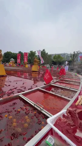 The World's Largest Hot Pot, 220 Square Meters 😮 #HotPot #Giant #Delicious 