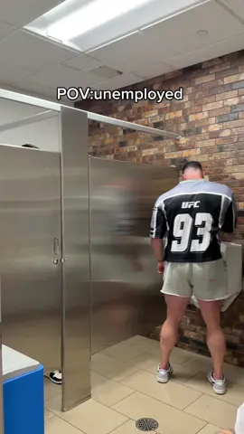 Anaerobic exercise specialist with priority of upper appendages (I skip legs☠️) #gymmemes #workout #bodybuilding 