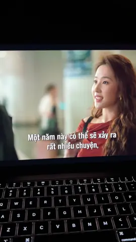 “Đừng hứa hẹn chuyện tương lai. Trong năm xảy ra rất nhiều chuyện, chúng ta sẽ gặp được rất nhiều người, tương lai sẽ ra sao, chúng ta thực ra chẳng ai biết được. Nhưng những bất ngờ ấy mới là phần đáng mong đợi nhất trong tương lai. Bạn có nơi bạn muốn bay. Tôi cũng vậy.” #phimhay #fyp #tamtrang #xh #tinhyeu #motphim 