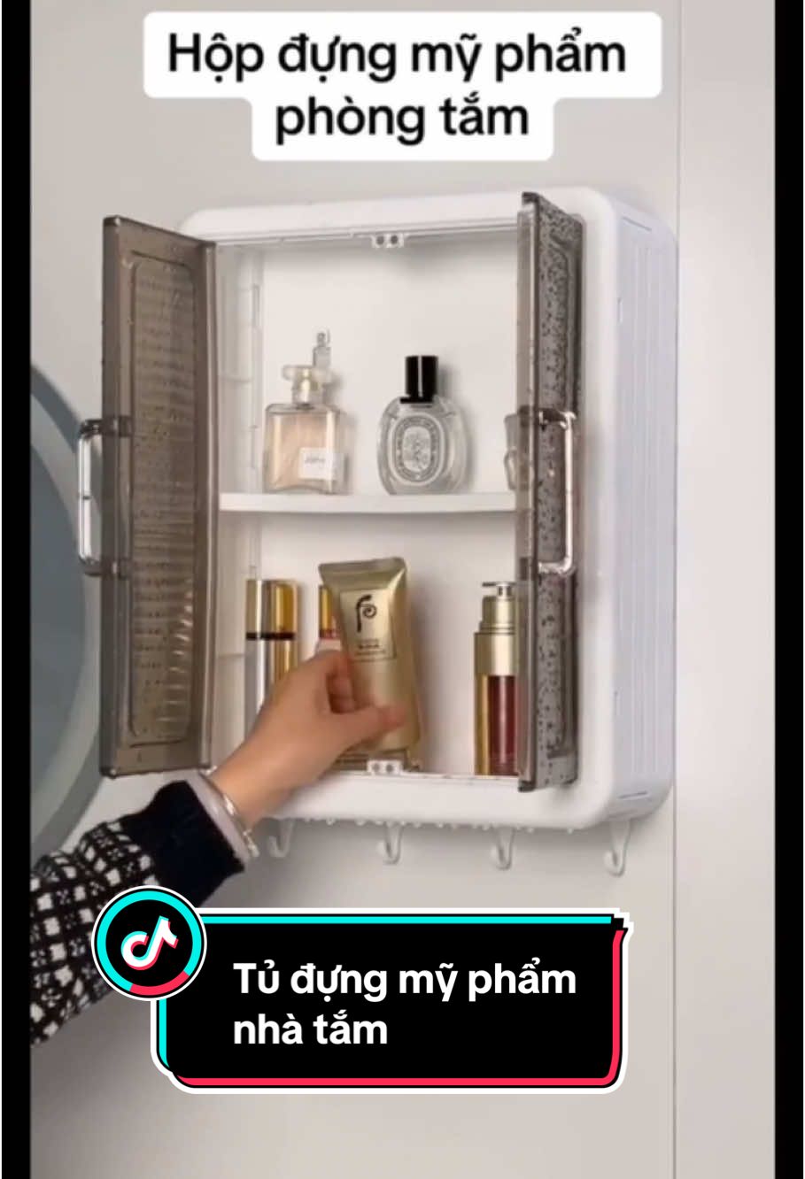 Tủ nhỏ gọn đựng được nhiều đồ rất tiện lợi nha mấy chế nhà mình #trongtin_2017 #xuhuong #tumypham #tudungmypham #tunhatam#tu #tudanang 