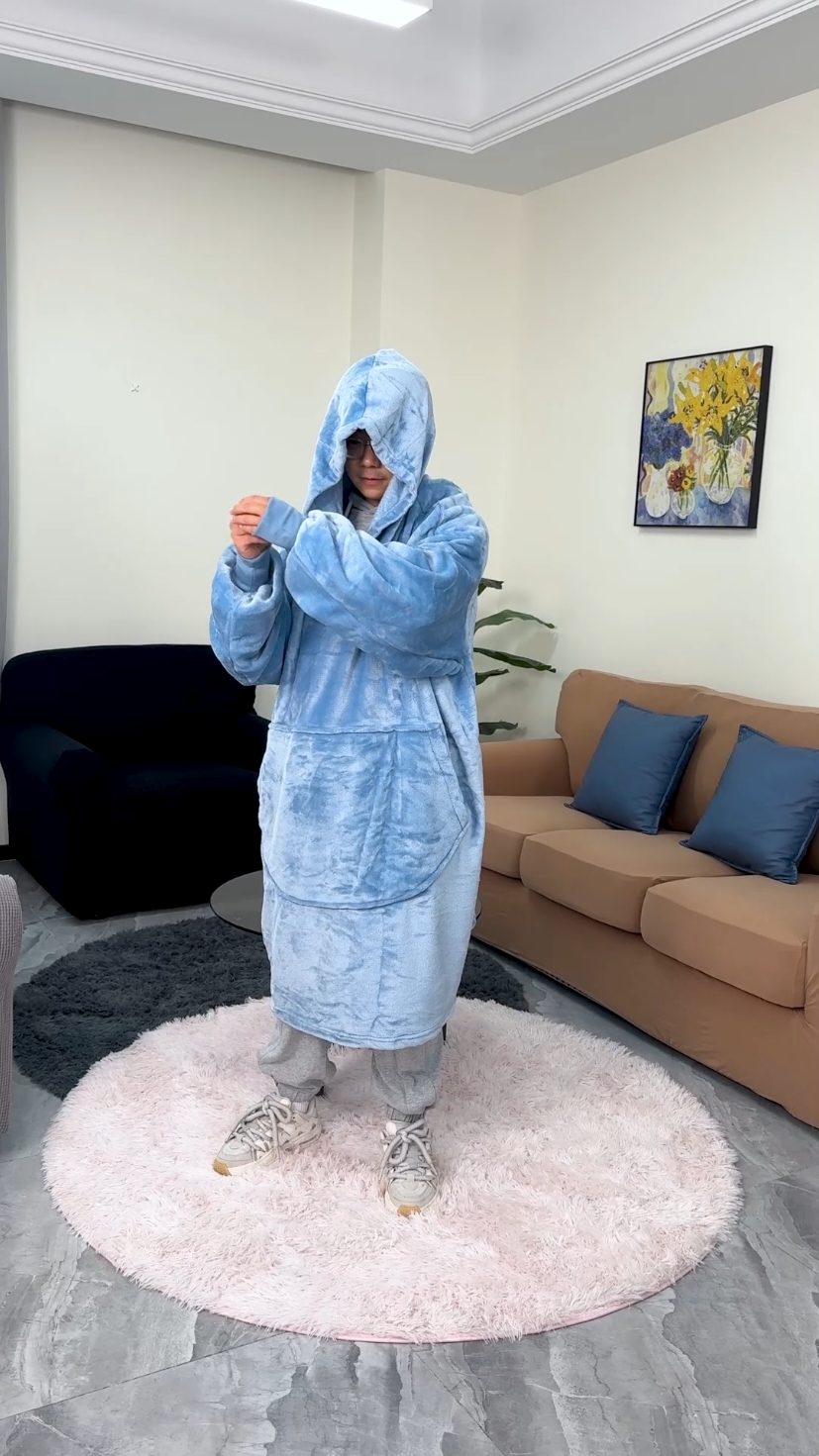 Wearable blanket hoodie keep you from being cold #ieasygoing #blankethoodie #blanket #flannelblanket #oversizedhoodie 