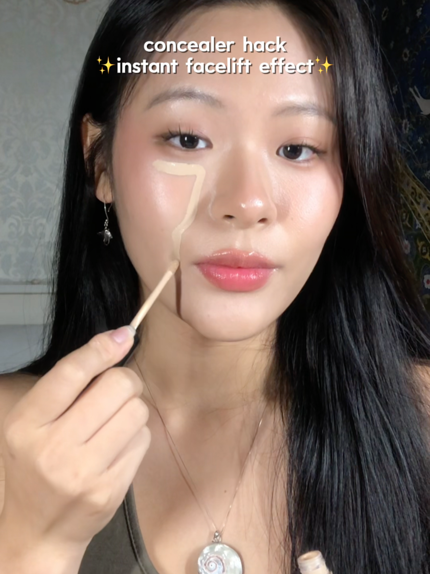 Quick facelift makeup with a concealer✨ #makeup #makeuptips #makeuphack #concealertutorial #makeuptutorials #facelift #koreanmakeuptutorial