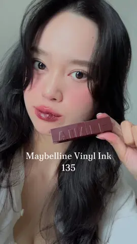 Must have cho mùa đông này🍷❄️☃️ #maybelline #maybellinevinylink #vinylink135 #swatchson #sondoruou #reviewlamdep #reviewbeauty 