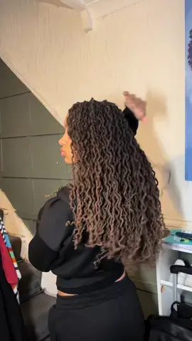 Curl my locs with me‼️ #fyp #londonhairstylist #hairstylist #naturalhair #retwist #locs #locsretwist 