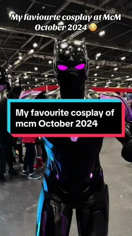 How incredible is this cosplayer !!! 😳 #cosplayers #comiccon #mcmlondon #mcm2024 #cosplay #blackpanthercosplay #blackpantherironmancosplay 