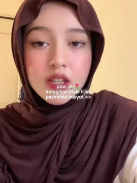 ternyata pake pashmina senyaman itu🥺🌷 #pashmina #pashminakaos #hijabtrend #hijabstyle #hijabmurah #pashminakaosrayon #xybca #pashminameleyot #fyp #4u #tiktokmademebuyit 