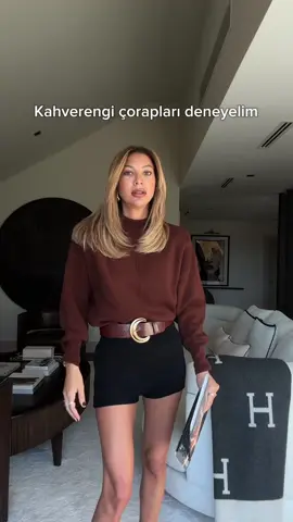 Kahverengi çorapları deneyelim🤎 3 çorap da aynı tonlarda birbirine çok benzer çoraplar ilk ikisi mat diğeri daha parlak bir görünüme sahip🤎 