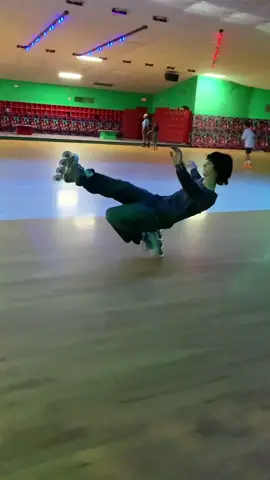 GET READY‼️  📸- @ㅤ🝮 tk  #eisbahn #texasrinkrats #pourtoi #patinnoire #dallasrinkrats #eislaufen #rinkrat #skaterboy #mrpoodleskates #rinkrat #imsokawaii #missionhockey #figureiceskating 