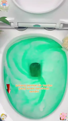 Pembersih tandas baru ni, tak rosakkan permukaan seramik, bau wangi sikit je, satu batang boleh tahan dekat setengah tahun. #PembersihTandas #BilikAir #BatangPembersih