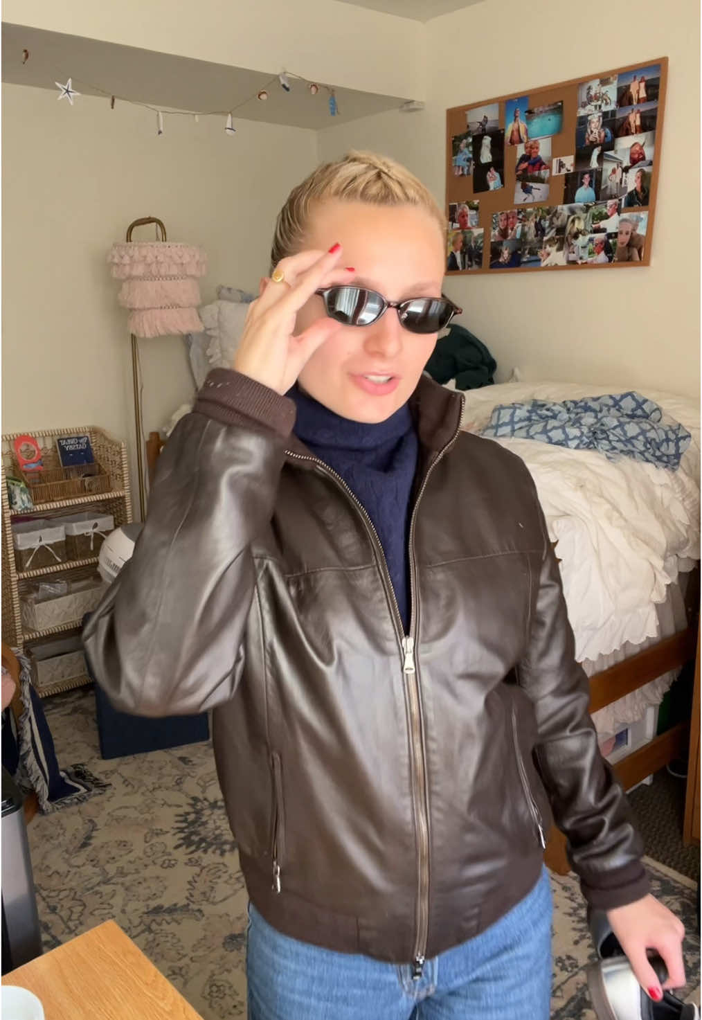 Realistic college class #OOTD per my chicks request😛#outfitinspo #college #collegefashion @thedrewbarrymoreshow @Levi’s 