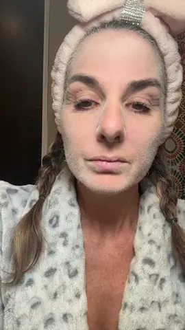 #dermaplaning #facial #skincare #skincareroutine #lovemyskin #aging #facialhair #fyp #tiktokshop 