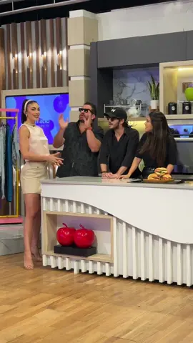 ✨Conoce un poquito más a los hosts de #DeLocos, que se estrena HOY a las 5PM por el canal de Youtube de #Ecuavisa 📺 - Con Jota Ponce, Rafael Lecaro y Emma Guerrero vivirás grandes historias con excelentes invitados especiales y mucha diversión 🤩 - #Ecuador #EnContacto #ecuador🇪🇨 #ecuadorvideo #ecuadortiktok #viraltiktok #viralecuador #fypシ #fypシ゚viral #viralvideo #humor #humorlaboral #entrevista #estreno #youtube