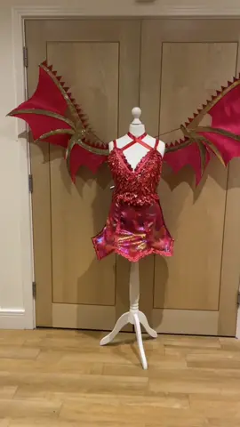 For 2024 Halloween I made a Dragon Costume 🐉🐲 #dragon #dragonqueen #dragoncostume #dragoncosplay #costume #halloween #halloweenlook #halloweencostume #sewing #artsandcrafts 