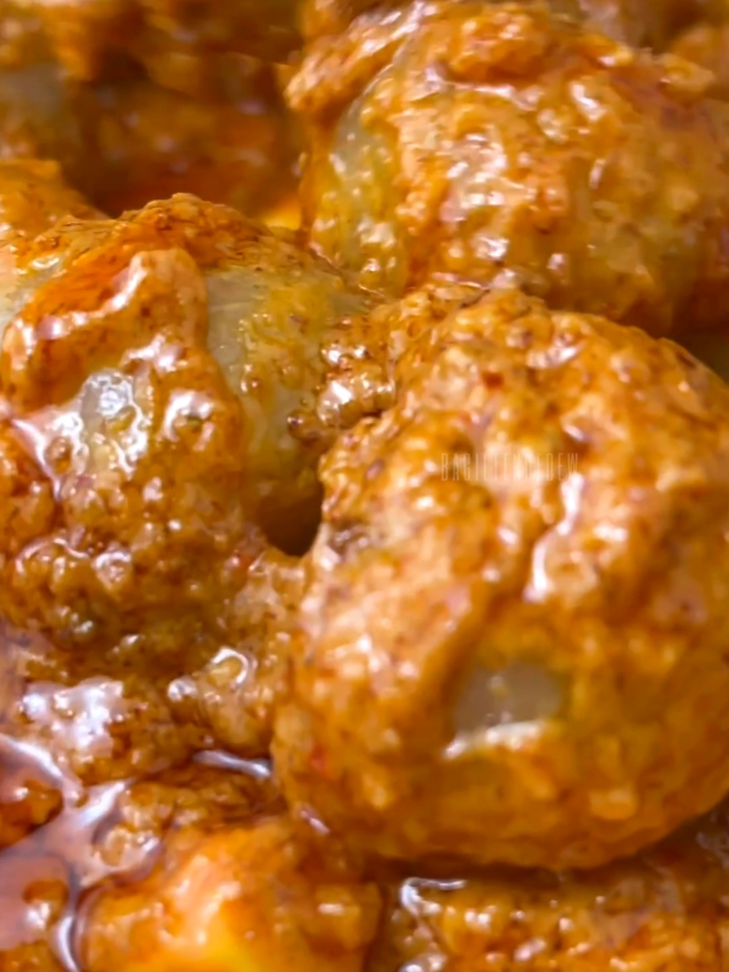 SEBERAPA ENAKNYA JAJANAN ASAL BANDUNG INI? Buat yang belum sempat ke Bandung atau sedang di luar kota dan kangen jajanan khas, cobain Cilok Bumbu Kacang Instan dari Tehdedew. Rasa Bandung banget, bisa dinikmati kapan saja. #Baciltehdedew