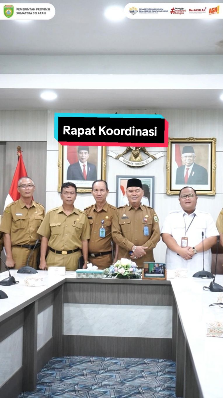 Hallo Sobat Bimataru!  Sekretaris Dinas Ir. Ridwan menghadiri Rapat Koordinasi membahas Ganti Rugi Tanah Warga  @pj.gubernursumsel  @edward_candra21 @pemprov_sumateraselatan  @titokarnavian  @kemendagri  @diskominfo_sumsel