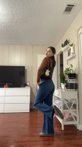 lol me all awkward at the end #autumn #fallinspo #OOTD #outfitinspo #falloutfits #birks #coachcitytote #smallcitytote #coach #citytotebag #fall #fallcolors #bernicesgrwms #berniceemichellee #creatorsearchinsights 