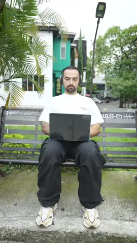 Tener ideas no es una misión tan compleja como crees 🤓 hablemos un poco de nuestro proceso creativo para entenderlo mejor. TikTok es nuestra primer fuente, tanto desde el buscador de la misma app, hasta las ideas del TikTok Studio y las tendencias del Creative Center, las fuentes que nos brinda esta plataforma son inmensas. 🔥 Luego complementamos con una cuenta alterna en Instagram, no la principal ni la personal, para poder seguir tantos referentes de valor como podamos e inspirarnos cuando lo necesitamos. 💭 Y por último, ChatGPT nos sirve como estructura base para construir las ideas que después moldeamos a nuestro gusto. 😎 No olvides solicitar el prompt secreto que tenemos para nuestro contenido en los comentarios. 😉 #instagram #tiktok #chatgpt #communitymanager #produccionaudiovisual #creativo #emprendimientodigital #aprendizaje #marketing