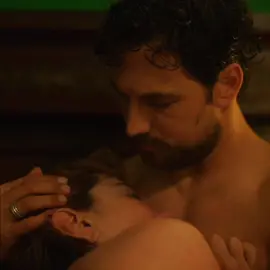 Omfg This scene🥺😭forehead kiss and playing with her hair? My turn. Aunty, pls move😂👩‍🦯#fyp#goryoupage#fypシ゚#deceitfullove#giacomogianniotti#monicaguerritore#inganno#movieedit#filmedit#netflix#netflixseries#netflixuk