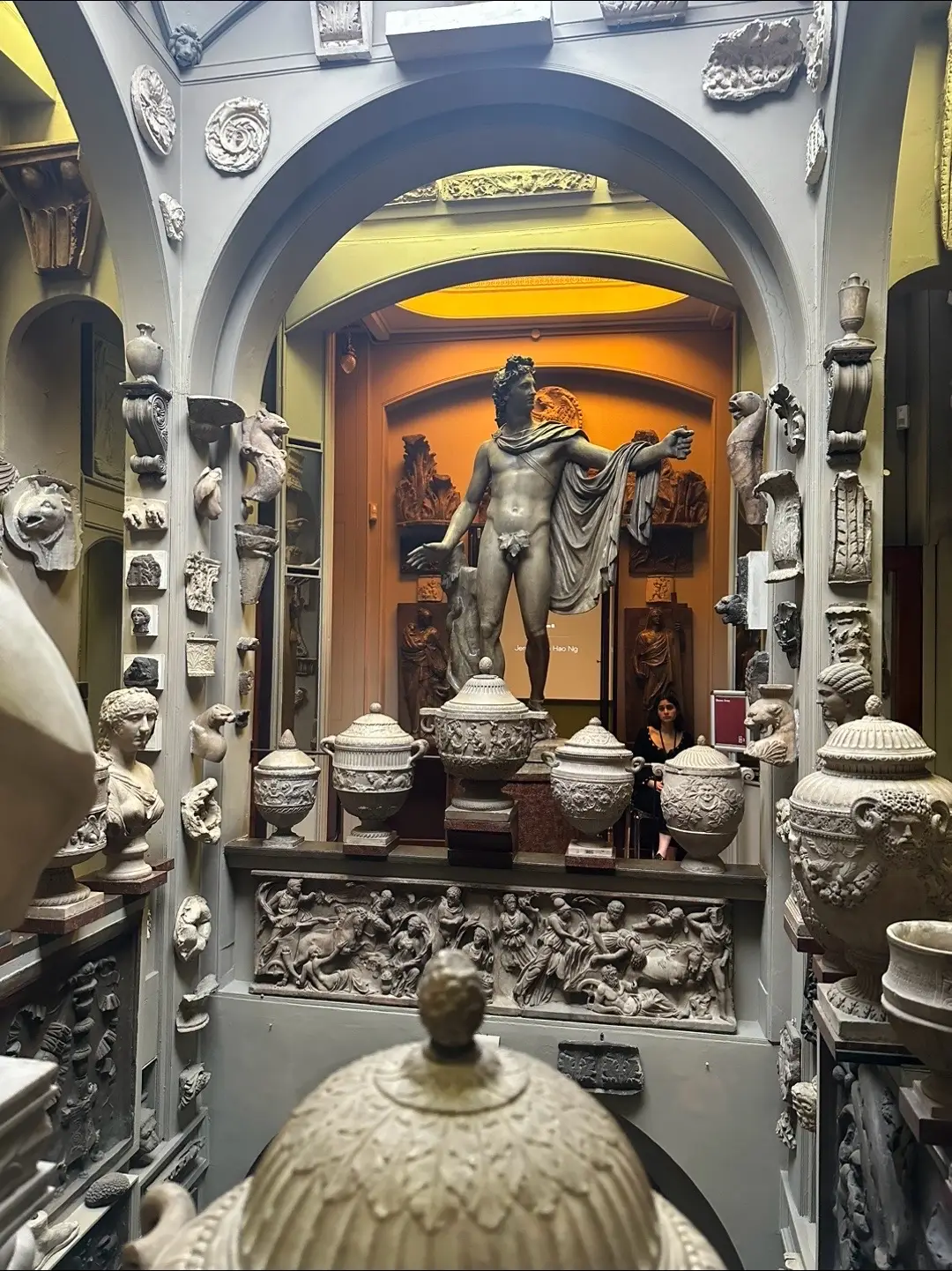The John Soane Museum has to be one of the most magical places in London. Filled with countless treasures, the building was previously the residence of the architect and collector, Sir John Soane. The son of a bricklayer, John Soane advanced to become one of the nation’s most celebrated architects. He specialised in a neoclassical style. The museum is in his residence in Holborn, and is completely free to the public. You can see from the pictures that he was playful and eccentric, covering every surface with antiquities.  #museum #johnsoane #museummoment #londonmuseum #london #thingstodoinlondon #magical #history #historytok #museumtok 
