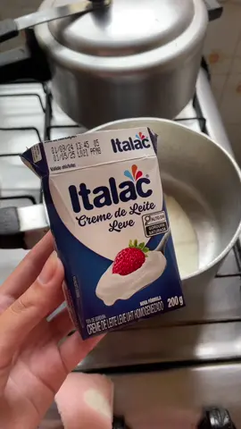 Eu amo essa receitinha, um docinho de apenas 2 ingredientes e fica uma delicia!! Experimentem 😋😋 #receita #fyp #dicas #vaiprafy 
