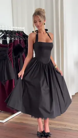 All things pretty 🖤 #babyboofashion #TikTokFashion #blackmididress #hourglassfigure #birthdaydress 