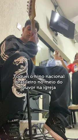 Toquei o hino nacional no meio do “Mil Graus” kkkkkkkkkkkk  #gospel #guitar #guitarra #worship #guitarristas #guitargospel #guitartok #musicosentiktok #musicos 