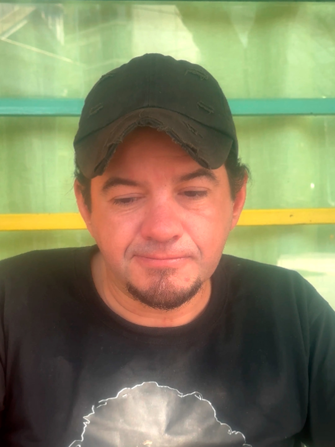 A pesar de las adversidades 🌧️, siempre hay que seguir adelante 💪, porque cada paso te acerca a algo mejor 🌈. La fuerza y la esperanza te guiarán hacia nuevas oportunidades 🌟.  Ayer les presenté a Marian, el tuvo un accidente en medio de la celebración de ser campeones del mundo.  Necesita una prótesis y kinesiología. ¿Conseguiremos un trabajo para Mariano?  Si deseas realizar un aporte hacia la causa de Mariano escribime un DM para indicarte como puedes hacerlo posible 📩