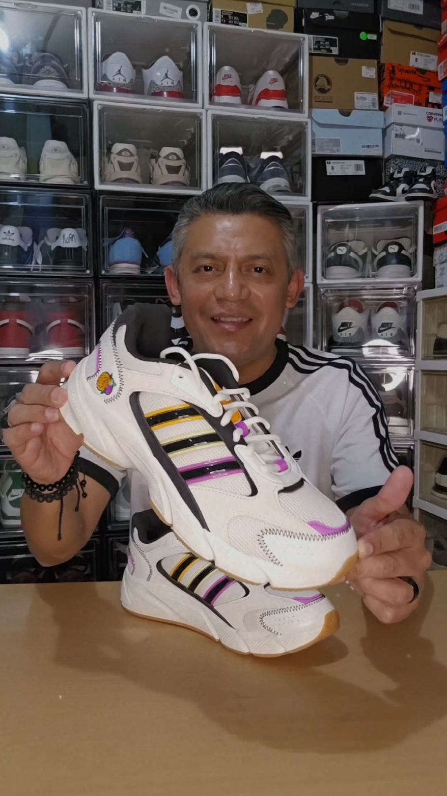 Crazychaos 2000, segundo enviado de Adidas a la celebración de Día de Muertos este año. ¿Cuál te gusta más? Este o los Samba. #sneakers #sneakerhead #adidas #crazychaos #diademuertos #fyp #fy #parati 