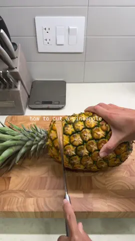 For everyone who asks me how I cut pineapple 🍍 #pineapple #howtotiktok #howtoadult #healthyliving #mealprep #easymealprep #fruit #foryou #LifeHack #hacks #fyp 