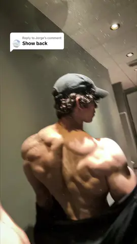 Replying to @Jorge 🕺🏽🕺🏽🕺🏽🕺🏽🕺🏽 #backday #back #gym 