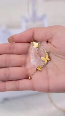 The material does not fade or peel, so you can wear it with confidence#nonfading #nontarnishjewelry #necklace #necklaceforwomen #kwintas #tiktokphilippines🇵🇭 #oyjrjewelry #stainlesssteeljewelry #🦋 #butterfly #butterflynecklace 