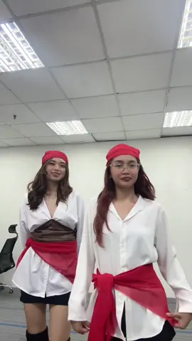 @mimi #fyp #fypシ #viral #zxycba #tiktoktrend #halloween #halloweenoutfit #pirate #pirateoutfit #twinning #twinny #dance #dancechallenge 